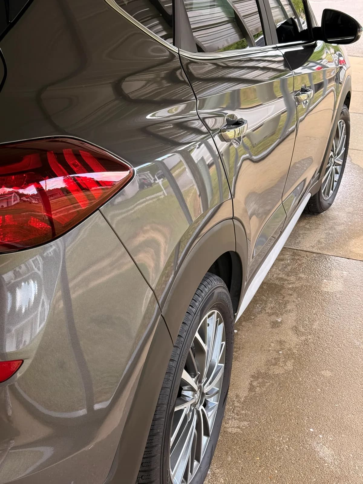 Detailed SUV, front end gleaming
